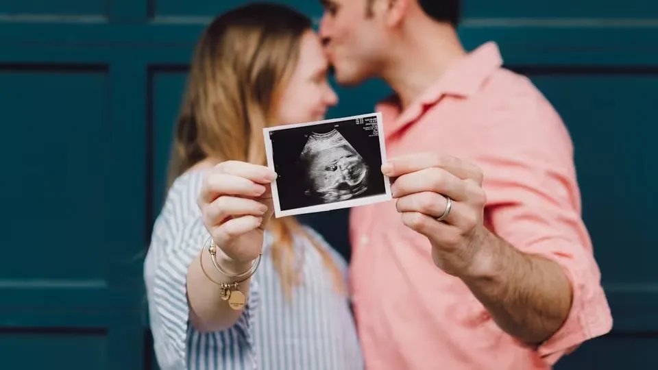 What is the best age to have a baby? Kolkata fertility specialist answers the big question